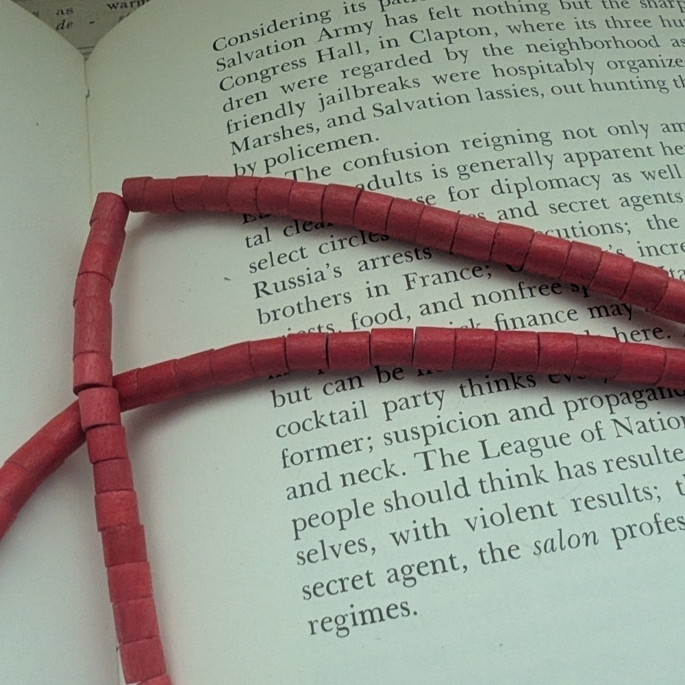 Elegant Red Beaded Necklace - Picture 4 of 6